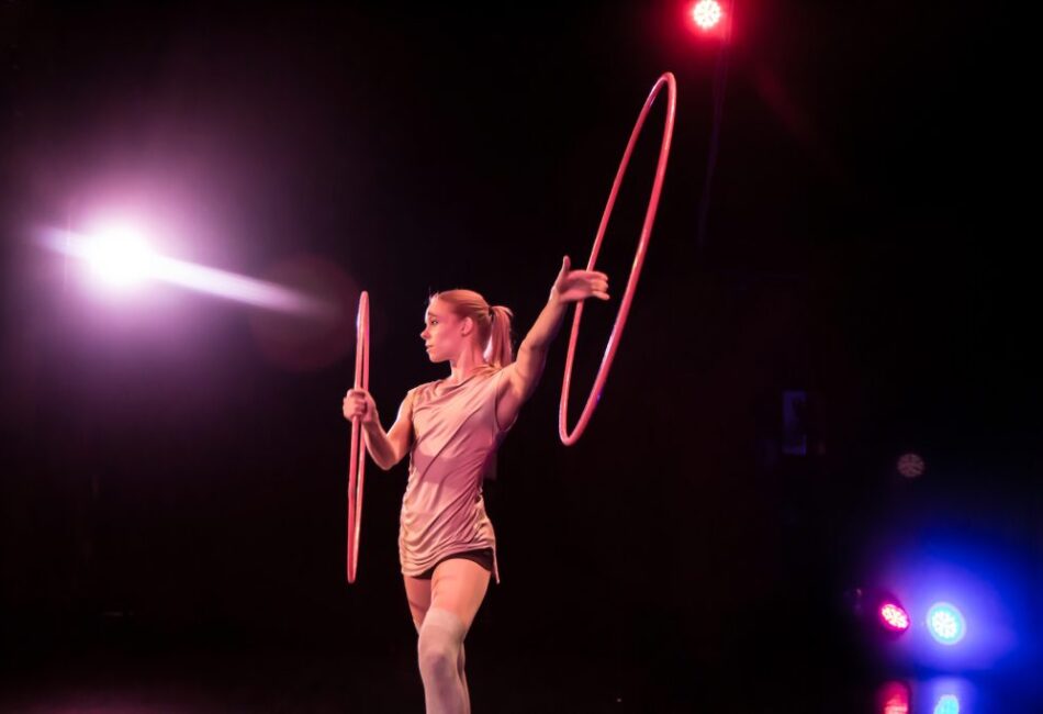 Annika Hakala Circus Artist Hulahoop Artist Show Event Gala Variety Varieté