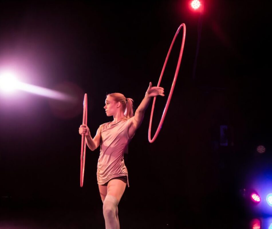 Annika Hakala Circus Artist Hulahoop Artist Show Event Gala Variety Varieté