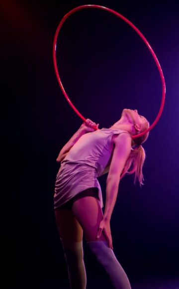 Annika Hakala Circus Artist Hulahoop Artist Show Event Gala Variety Varieté