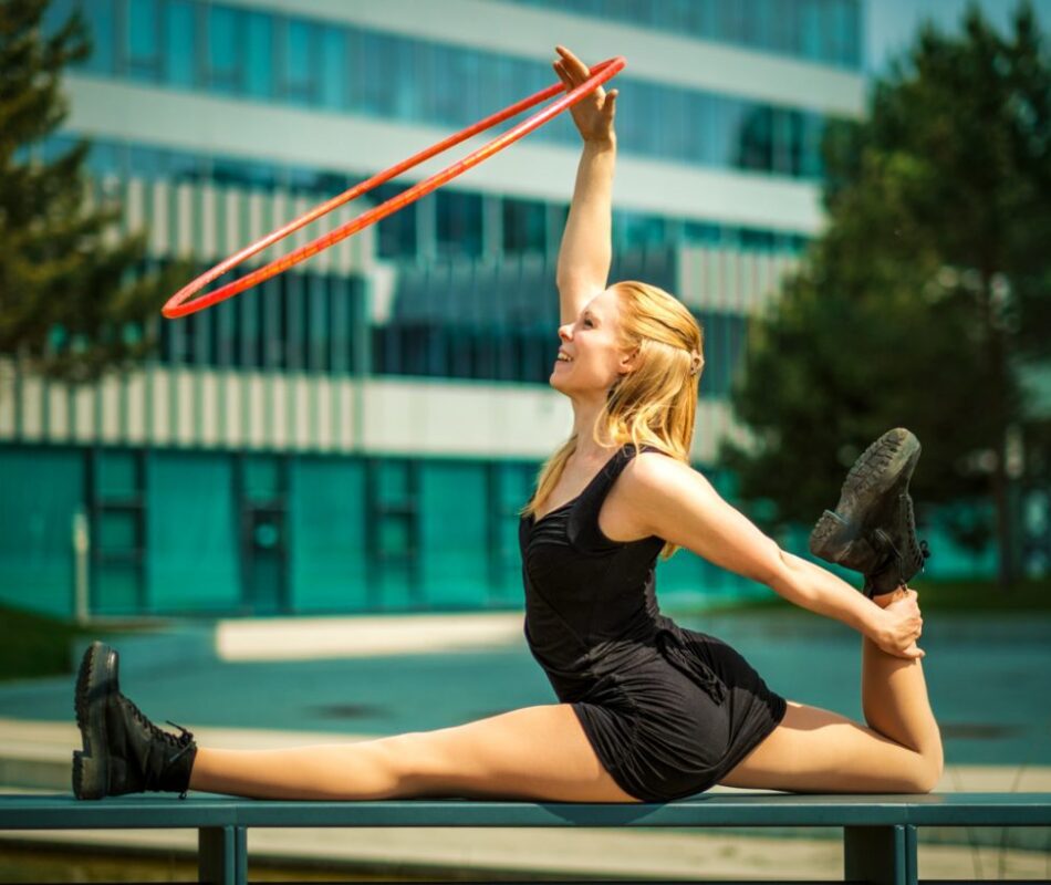 Annika Hakala Artist Hulahoop Show Variete