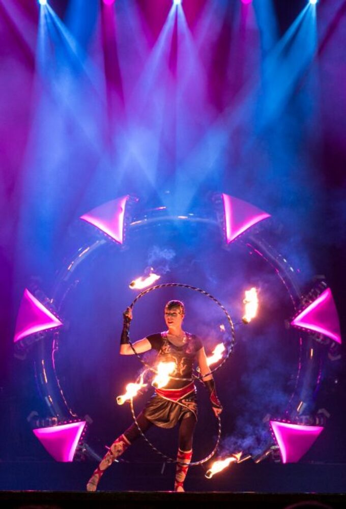 Annika Hakala Circus Artist Hulahoop Shoe Event Gala Varieté Variety