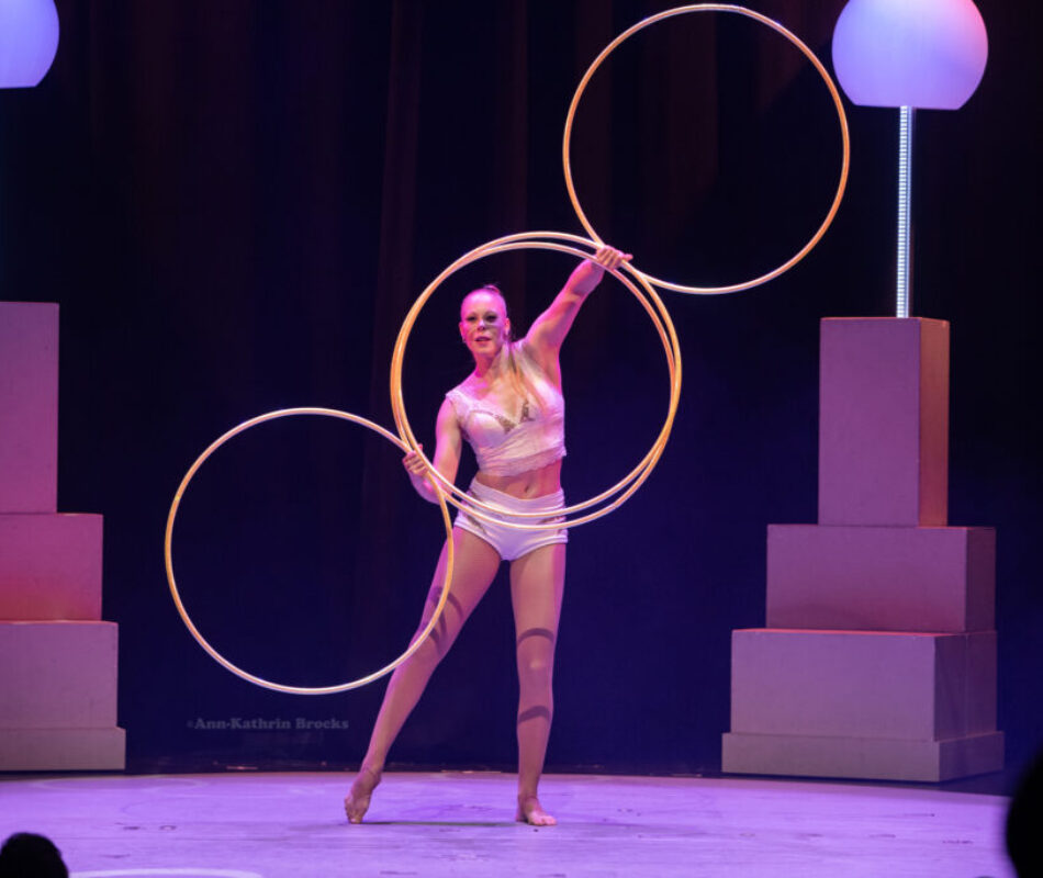 Annika Hakala Hulahoop Artist Vienna